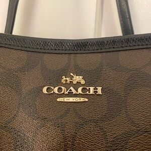 Authentic COACH Large Taxi Tote 👜